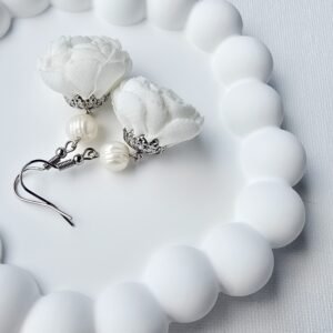 Auskarai bijuneliai balti