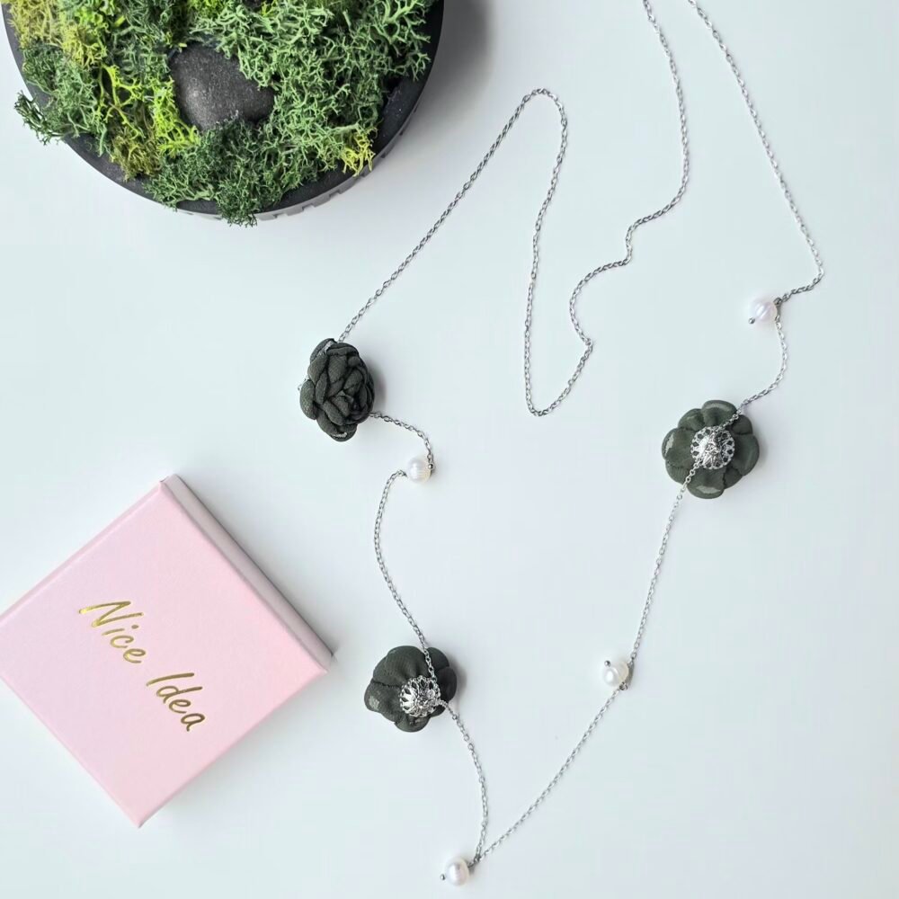 Chaki (žalias) bijūnėlių vėrinys